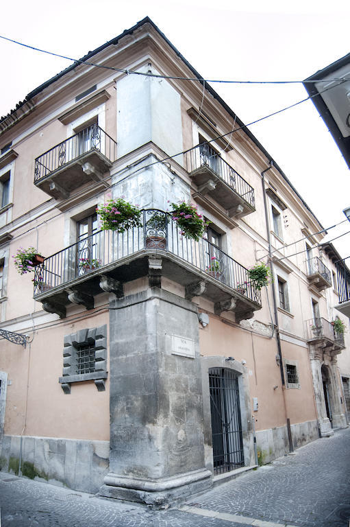 Palazzo Salini - Appartamento Familiare Sulmona Buitenkant foto