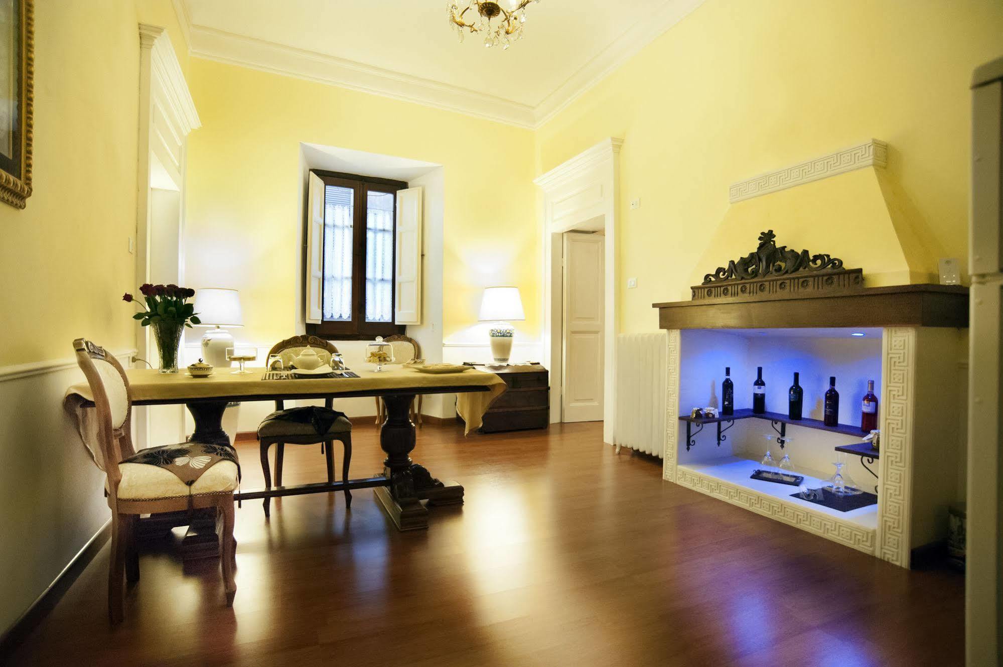 Palazzo Salini - Appartamento Familiare Sulmona Buitenkant foto